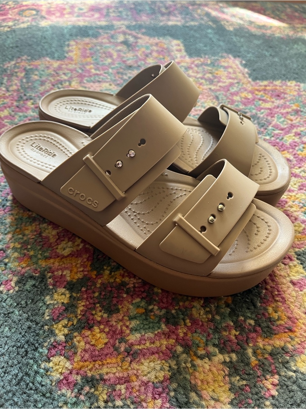 Crocs Women’s Brooklyn Wedge Sandals - Picture 4 of 6